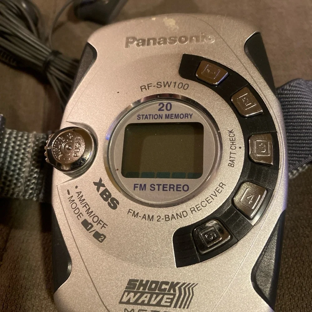 Vintage Panasonic FM AM 2 Band receiver Portable Radio with Headphones RF-SW 100